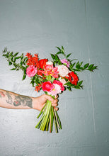 Load image into Gallery viewer, VDay Mix Bouquet
